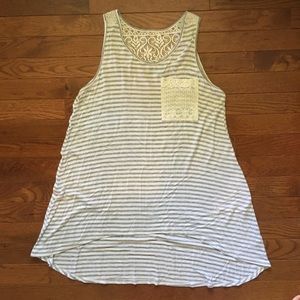Gray/white stripe tank size M